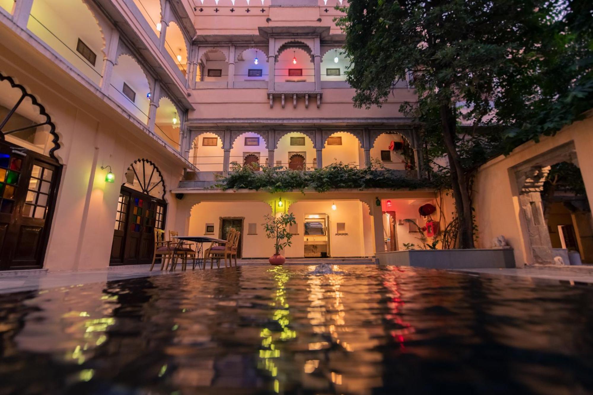 กรณี ฟอร์ต - อะ เฮอริเทจ โฮเต็ล เนียร์ อุทัยปุระ Hotel อุเดเปอร์ ภายนอก รูปภาพ