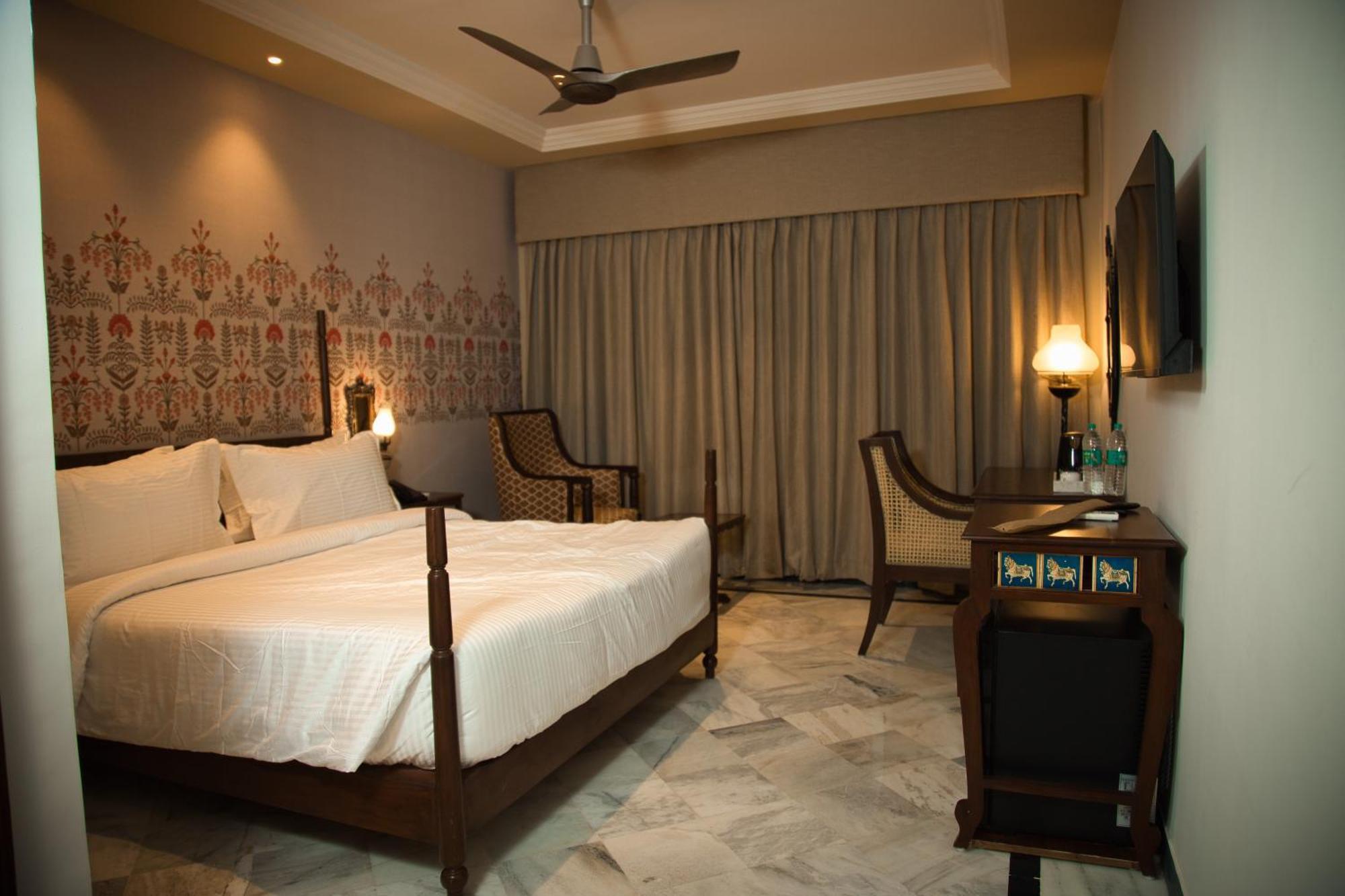 กรณี ฟอร์ต - อะ เฮอริเทจ โฮเต็ล เนียร์ อุทัยปุระ Hotel อุเดเปอร์ ภายนอก รูปภาพ