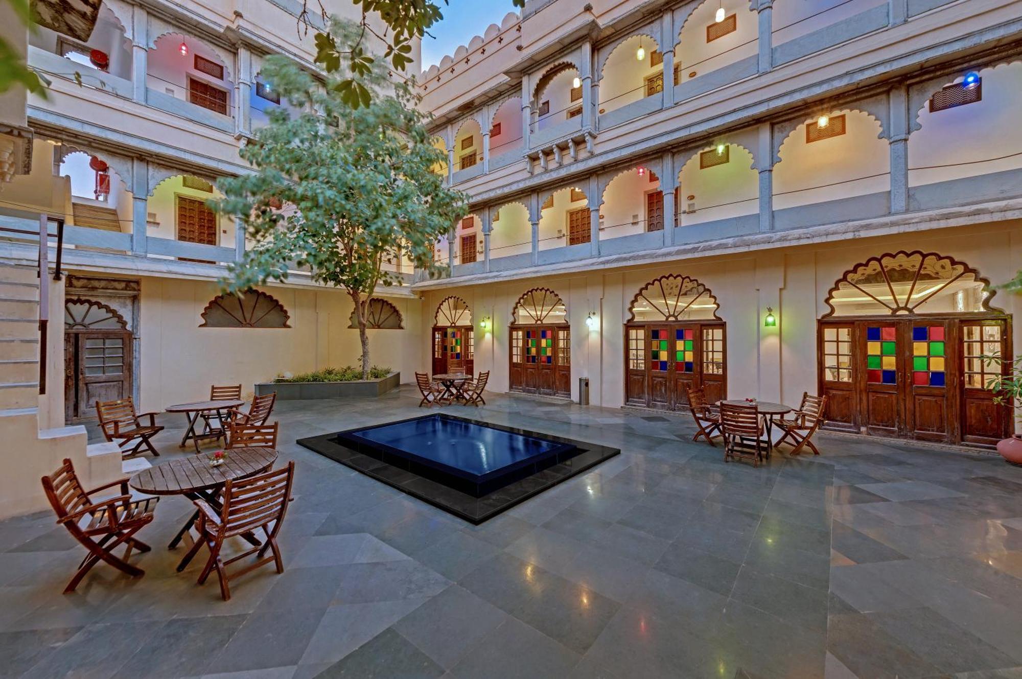 กรณี ฟอร์ต - อะ เฮอริเทจ โฮเต็ล เนียร์ อุทัยปุระ Hotel อุเดเปอร์ ภายนอก รูปภาพ